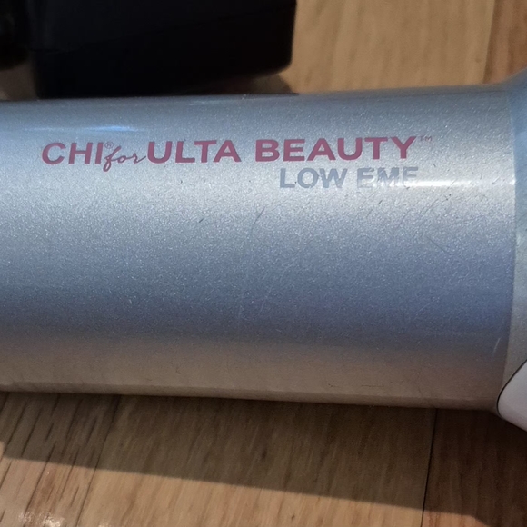 CHI Hair Dryer White with Pink Petal Design - Picture 3 of 8